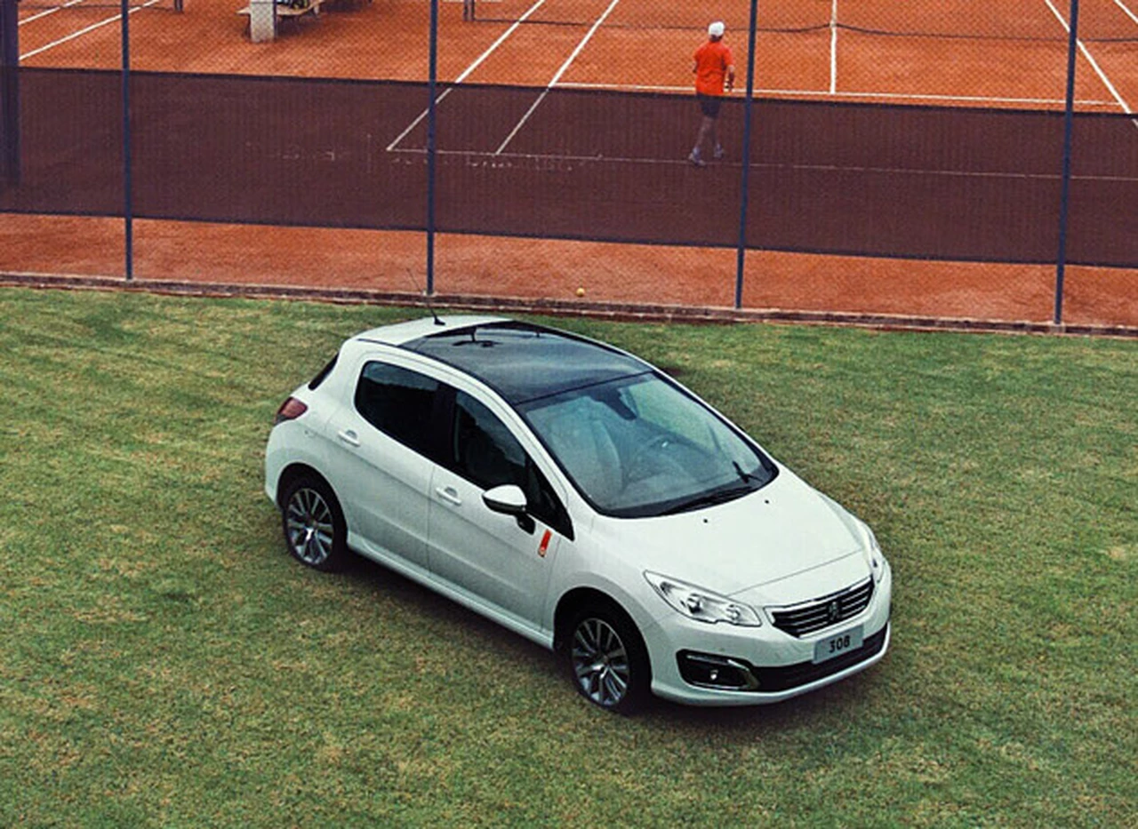 Peugeot lanza una serie especial del 308 Roland Garros antes del arranque del Gran Slam