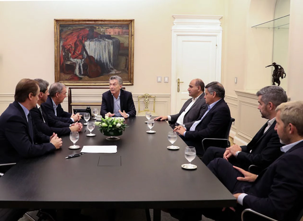 Macri con gobernadores para frenar proyectos contra tarifazo y el FMI