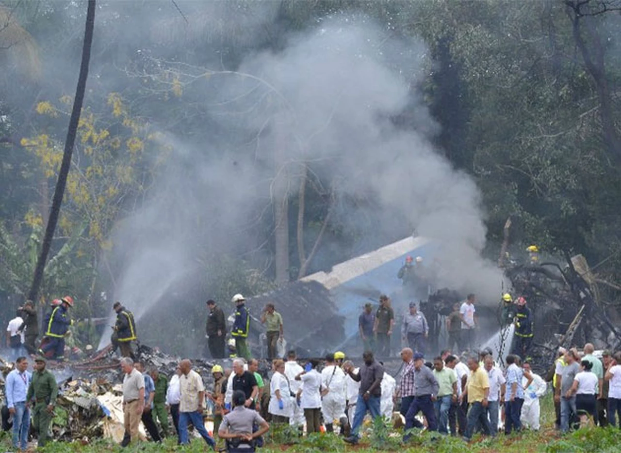 Se estrelló un avión en Cuba con 113 personas a bordo: hay dos argentinos entre los muertos
