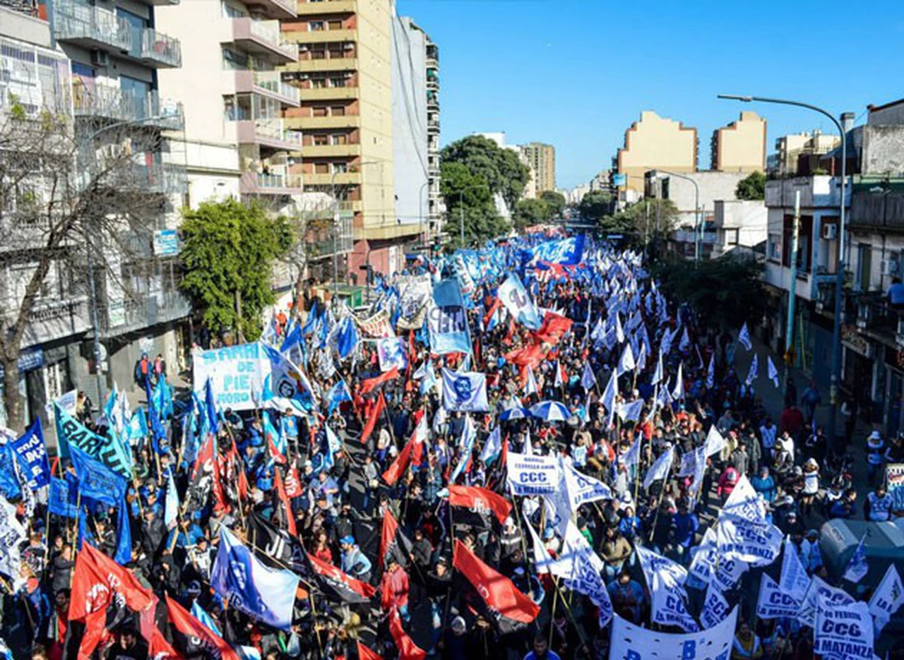 Marcha Federal: oradores cerraron el acto con crí­ticas hacia Macri y la amenaza de un paro general