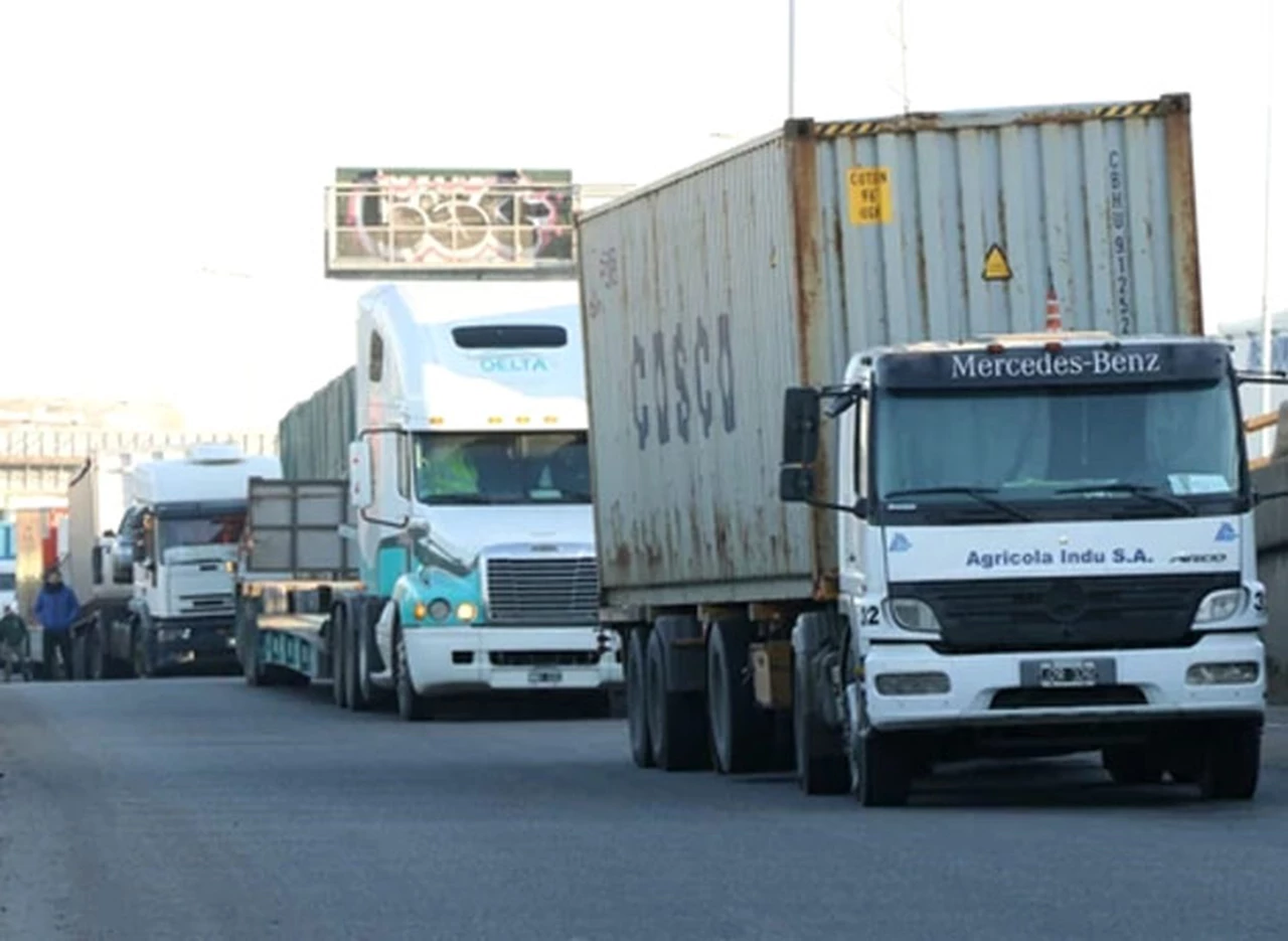 Propietarios de camiones acuerdan suspender los bloqueos en la Ciudad
