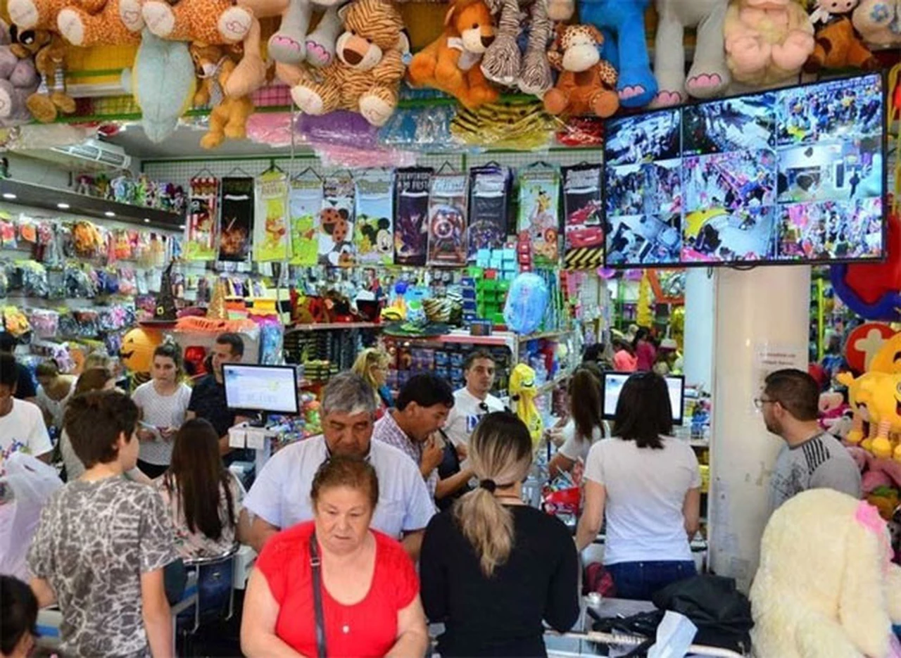 Fuerte caí­da del "turismo shopping" argentino en Chile y Paraguay por suba del dólar