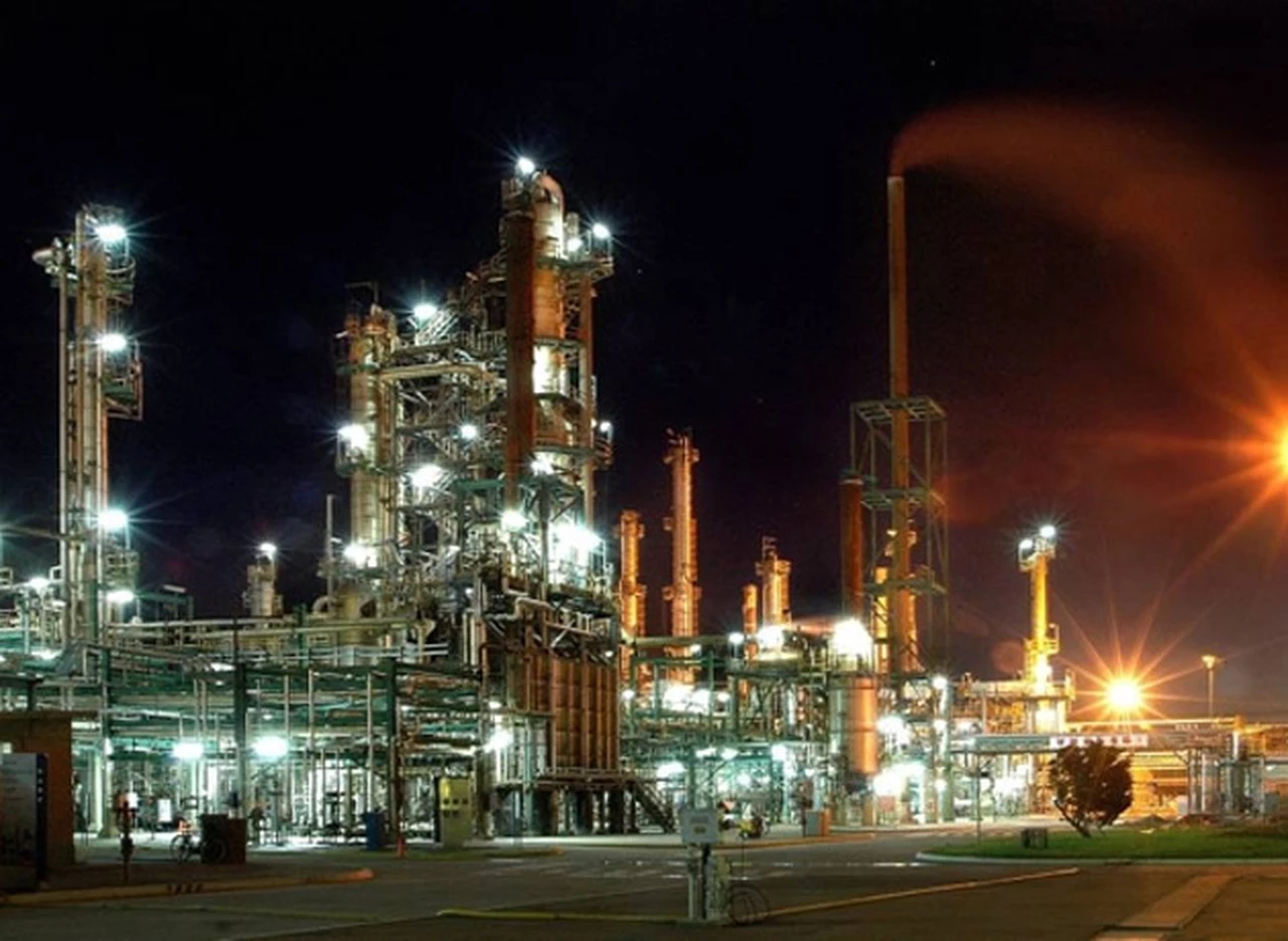 Se paralizó una refinerí­a de Trafigura por el precio del petróleo