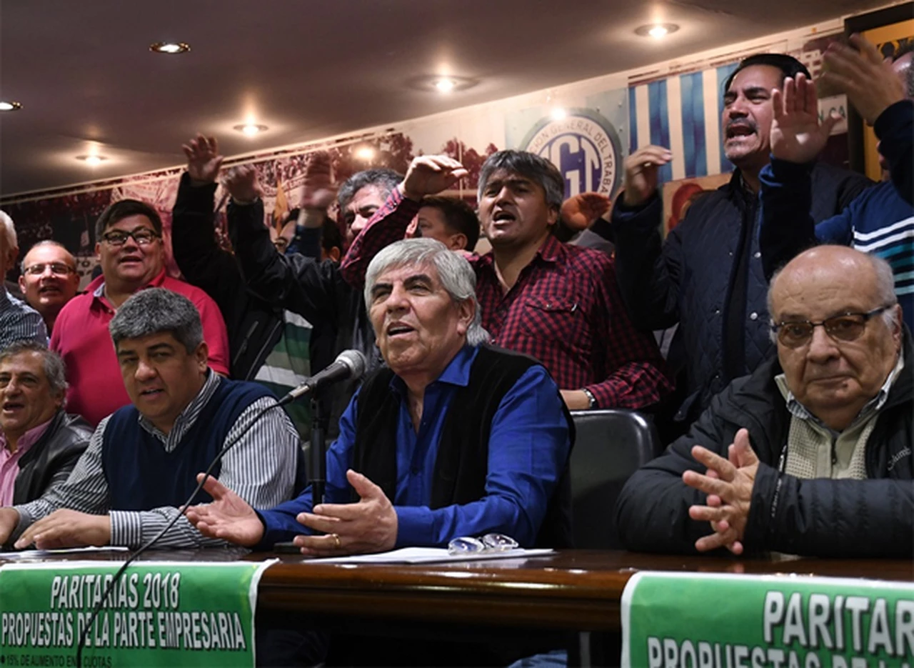 El sindicato de Camioneros rompió el "techo salarial" con suba del 25% y suspendió paro "a la brasileña"