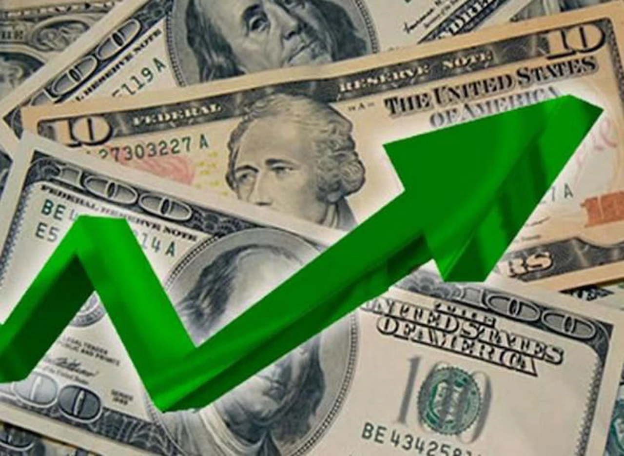 El dólar revirtió la suba inicial y terminó la rueda a $38,67 en las pizarras de la City