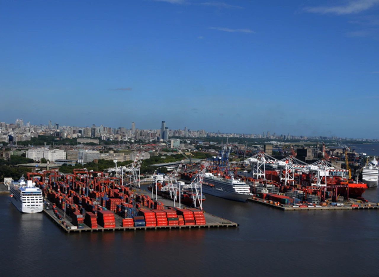 Conflicto sindical deja a la vista puja de gigantes globales por controlar servicios del puerto de Buenos Aires