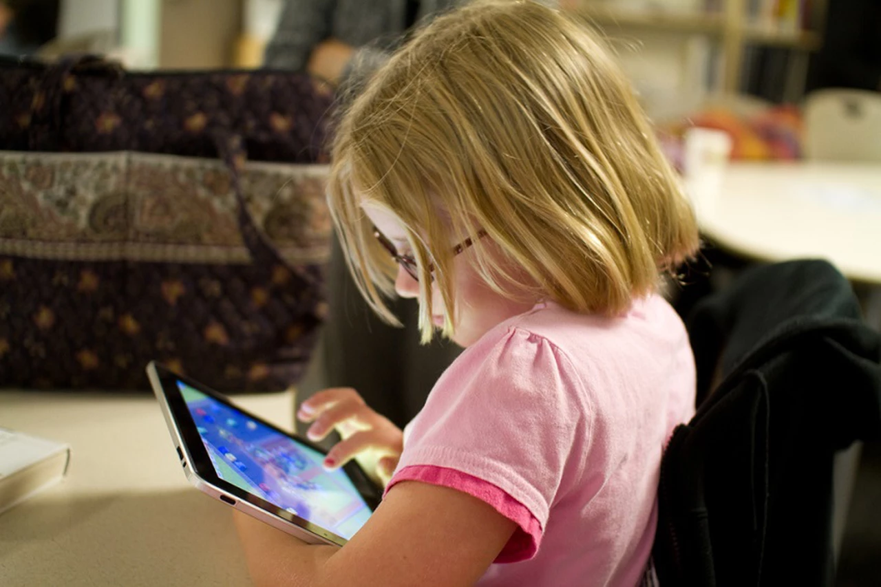 Más de la mitad de los niños entre 3 a 5 años dominan "smartphones" y tabletas sin ayuda de terceros