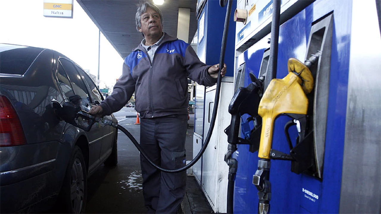 A pesar de la baja del dólar, los combustibles seguirán subiendo hasta fin de año