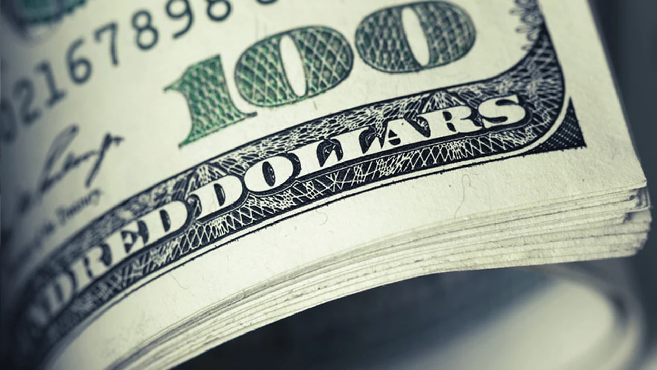 Tras suba de tasa del BCRA, el dólar revirtió el alza y cayó casi 10 centavos, a $38,74