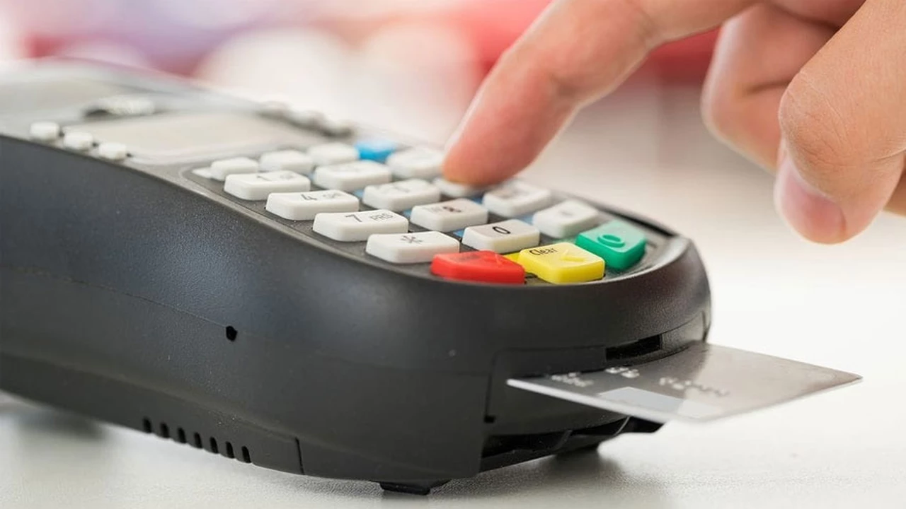 ¿Conviene sacar un préstamo personal o pagar el mínimo de la tarjeta de crédito?