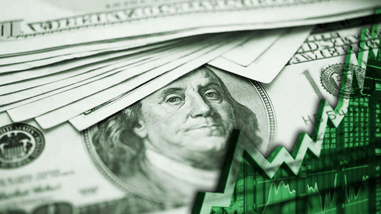 El dólar reaccionó al clima político: subió la demanda y su precio trepó 25 centavos