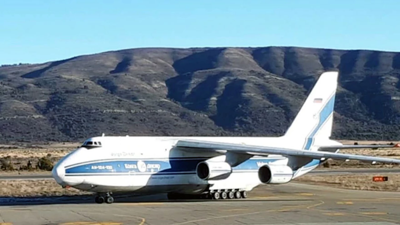 El nuevo satélite de Invap fue cargado por uno de los aviones más grandes del mundo