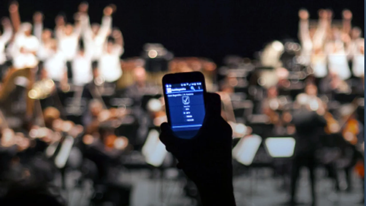 Una orquesta sinfónica dara un concierto en Buenos Aires junto a un coro de "smartphones"