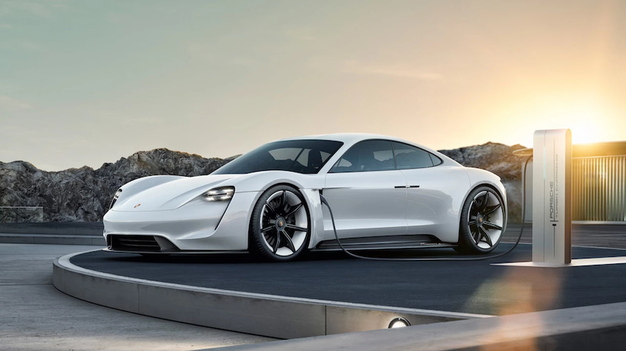 Taycan, el primer eléctrico de Porsche, tendrá 600 CV y alcanzará los 500 Km/h