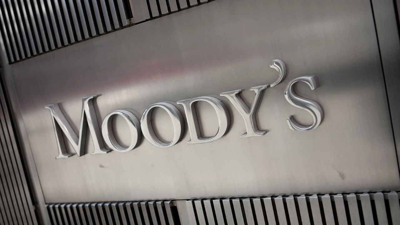 Moody's: "La política monetaria restrictiva del Central limitará drásticamente a la económica"