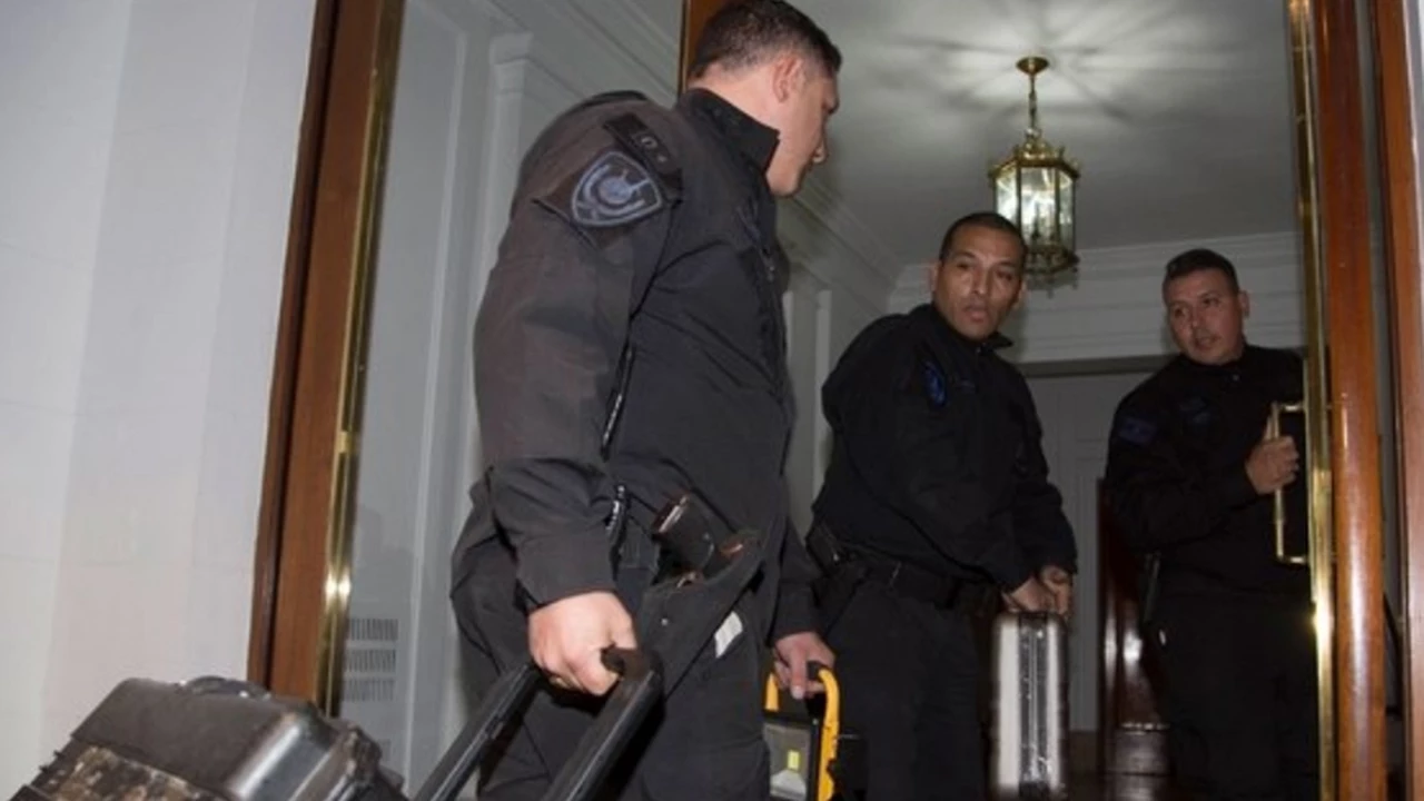 La Policía Federal allanó el edificio donde vive Cristina Kirchner: buscaban una bóveda en un entrepiso