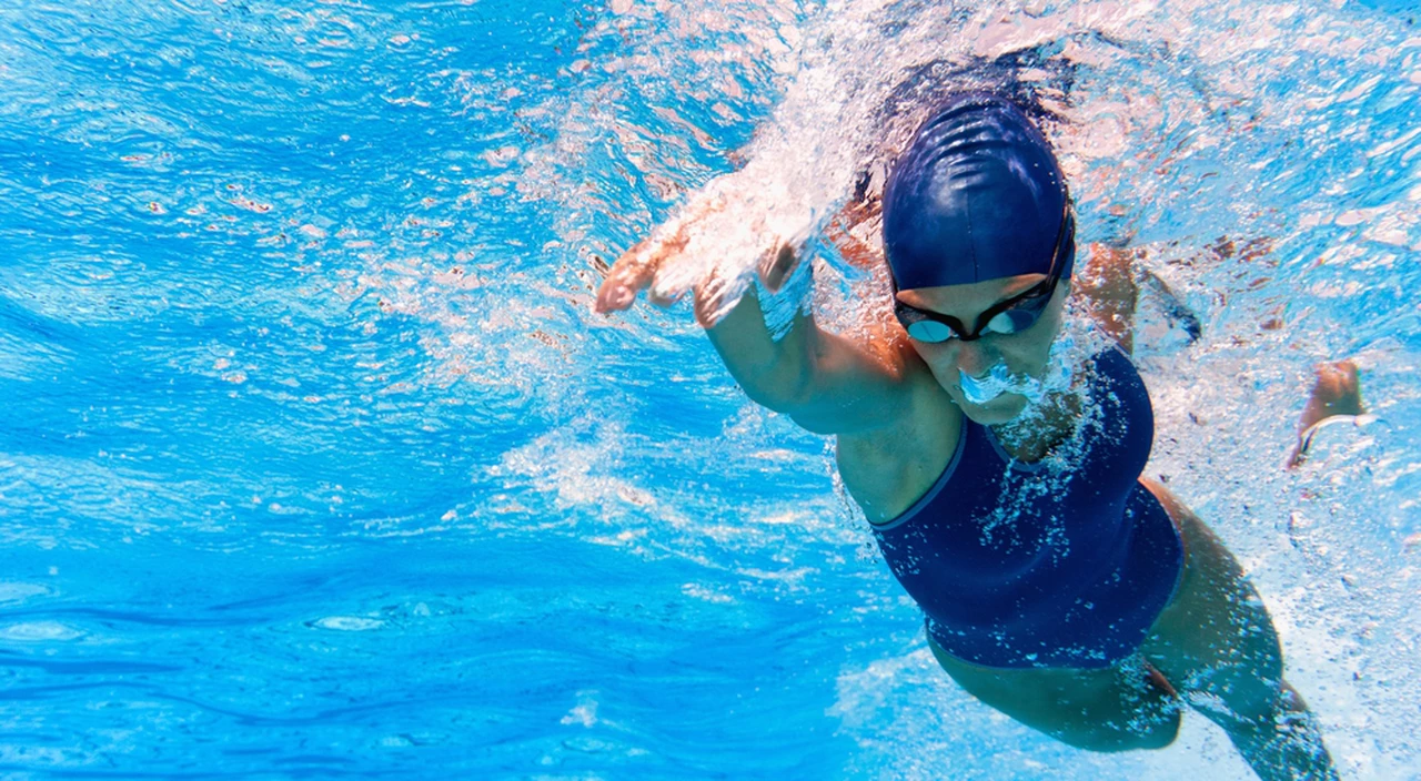 Nadar para mantenerse saludable: los múltiples beneficios de este deporte