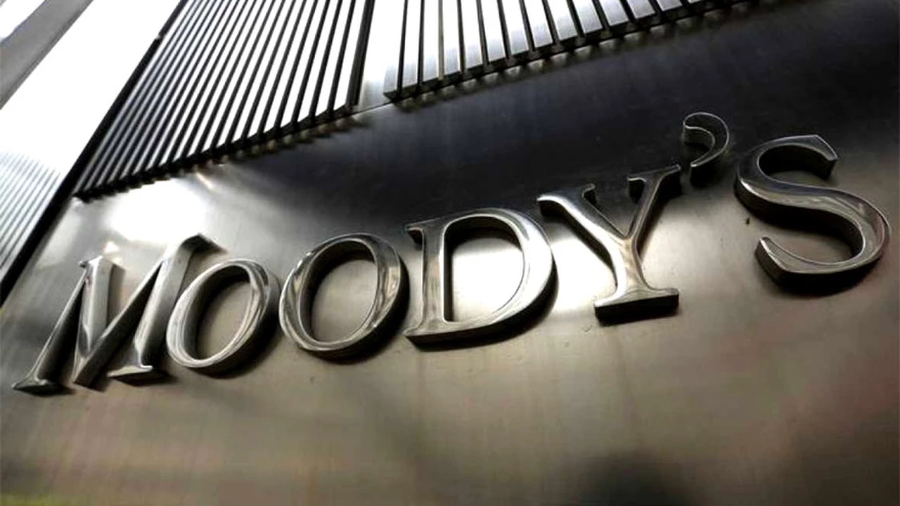 Moody's lleva tranquilidad a los ahorristas: "Elevada liquidez mitiga riesgo" de 'corralito'