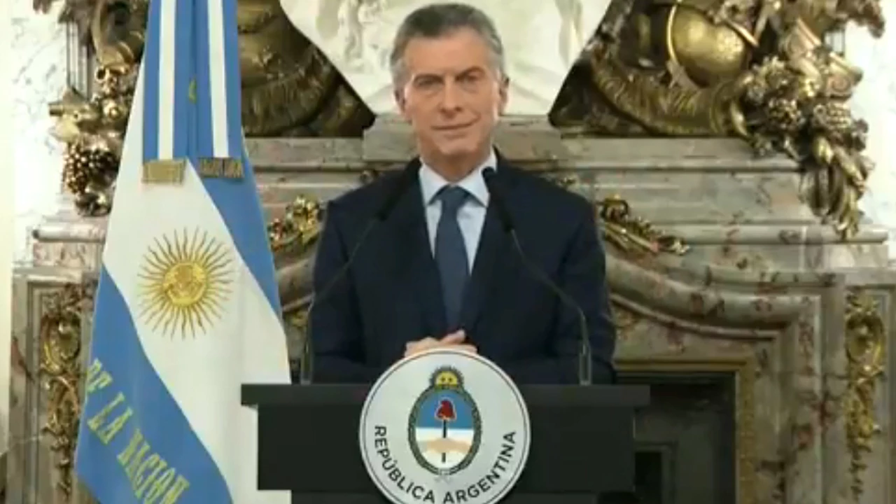 Macri promueve blanqueo laboral para moderar el impacto de la crisis en la campaña