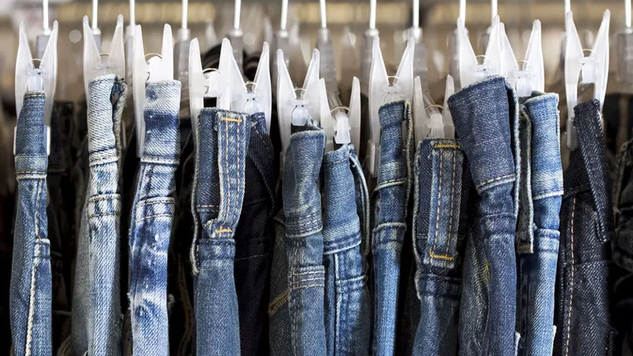 Por la fuerte baja del consumo, casi ninguna marca de ropa puede escaparle a la crisis