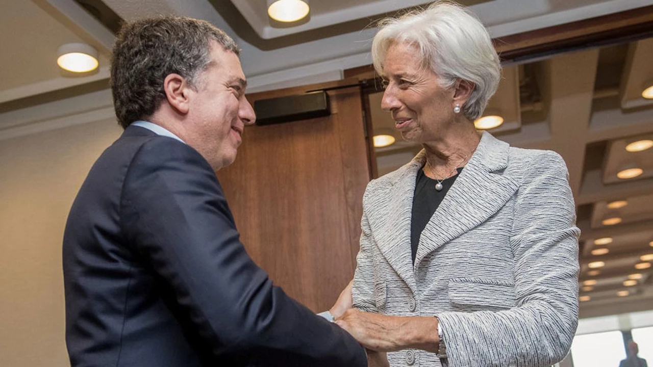 Una misión del FMI está en la Argentina para "fortalecer" la renegociación del programa