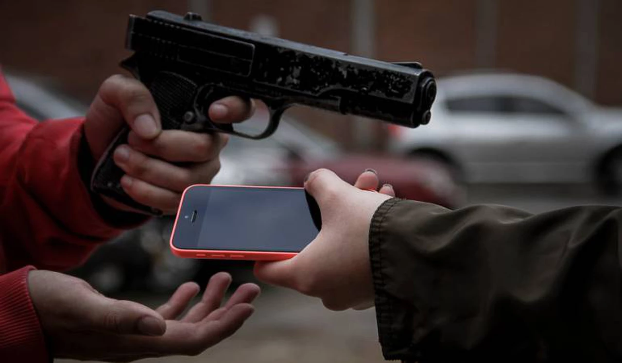 Con la nueva ley, hay multa de hasta $180.000 por vender un celular usado