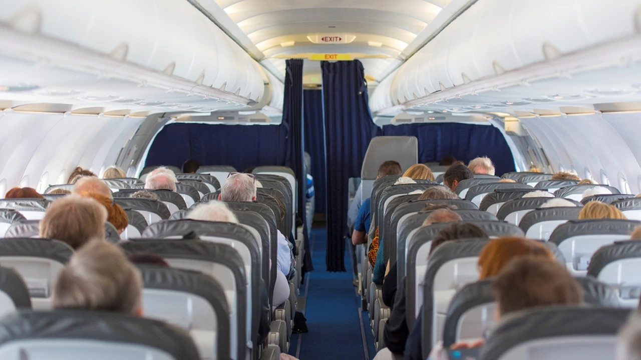 Cuáles son los asientos más seguros de un avión frente a un posible accidente