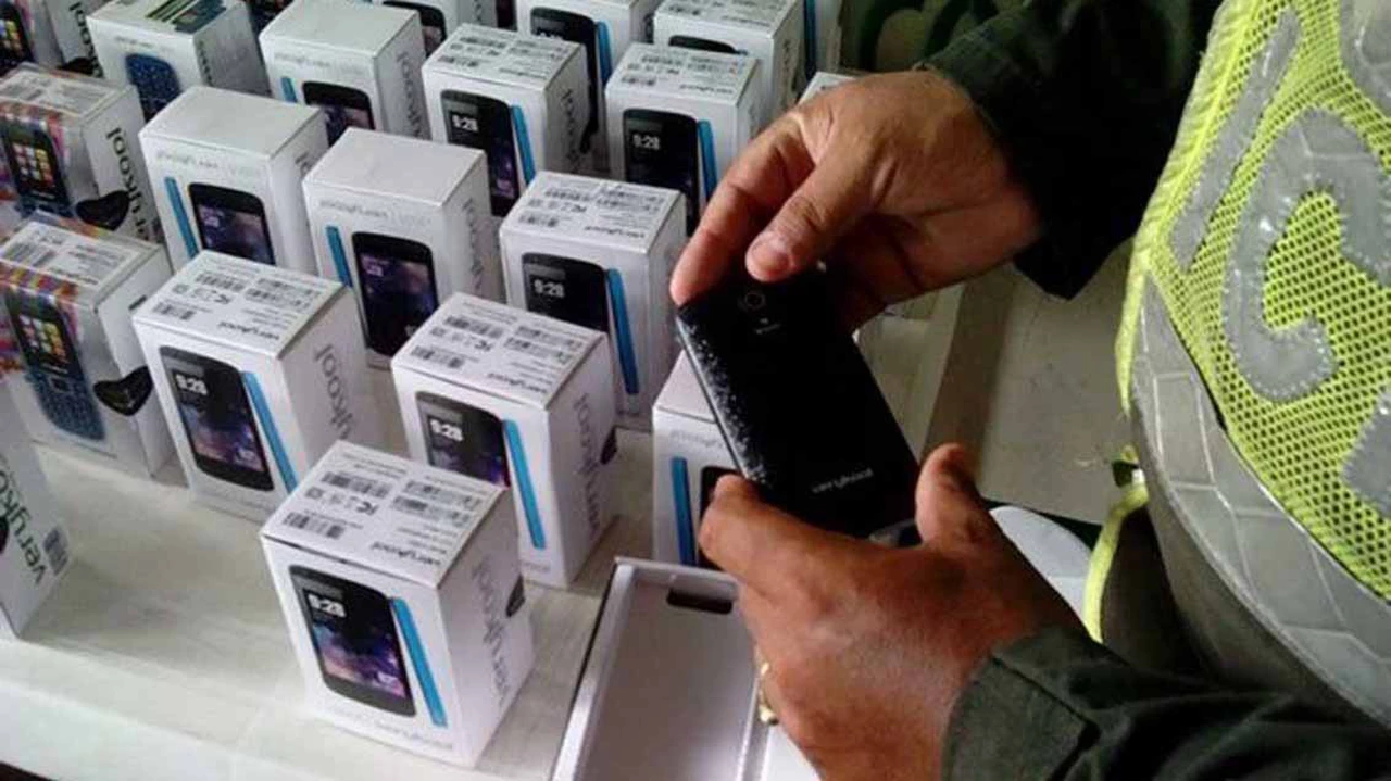 Cae el contrabando de celulares pero ni los fabricantes de Tierra del Fuego podrán aprovechar el momento