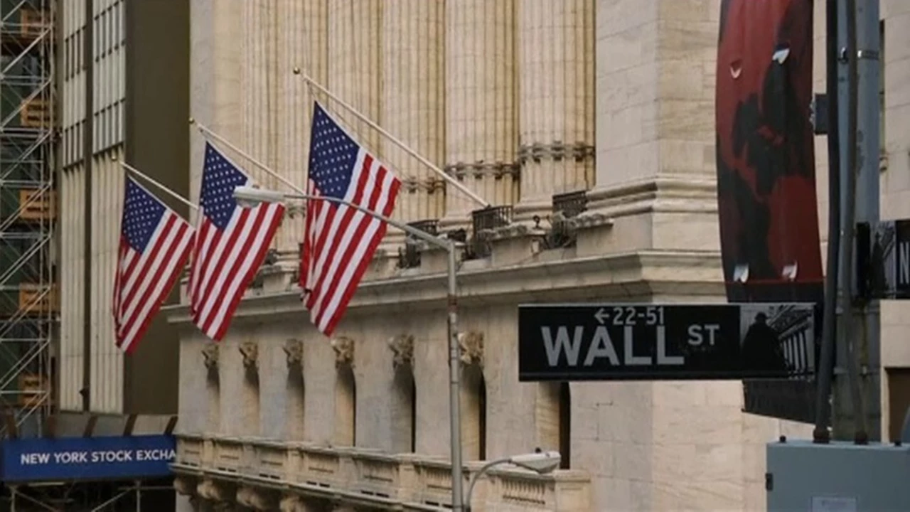 Abrupta caída en Wall Street, precipitada por el desplome de empresas tecnológicas