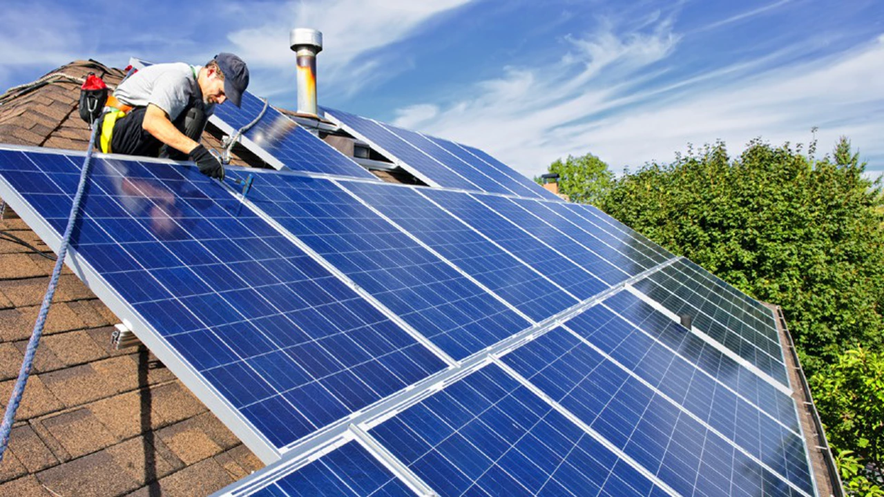Kit "anti tarifazo": cuánto cuesta instalar paneles solares en casa para pagar menos luz y gas