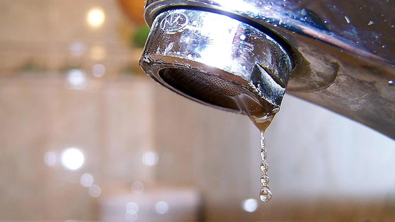 Confirmado: la tarifa del agua aumentará casi un 50% el año que viene en Capital y Gran Buenos Aires