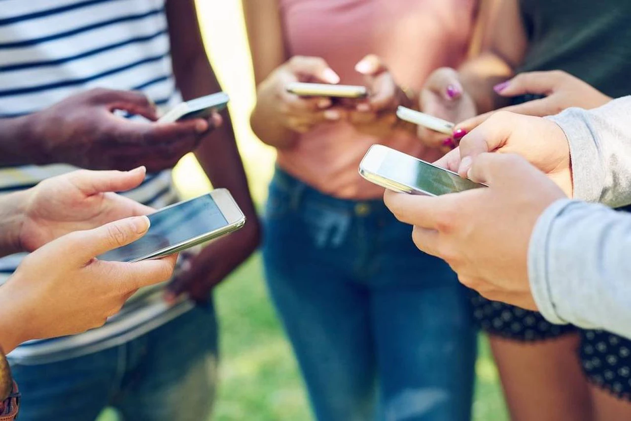 Padres preocupados, ¿cómo impacta el uso del celular en sus hijos?