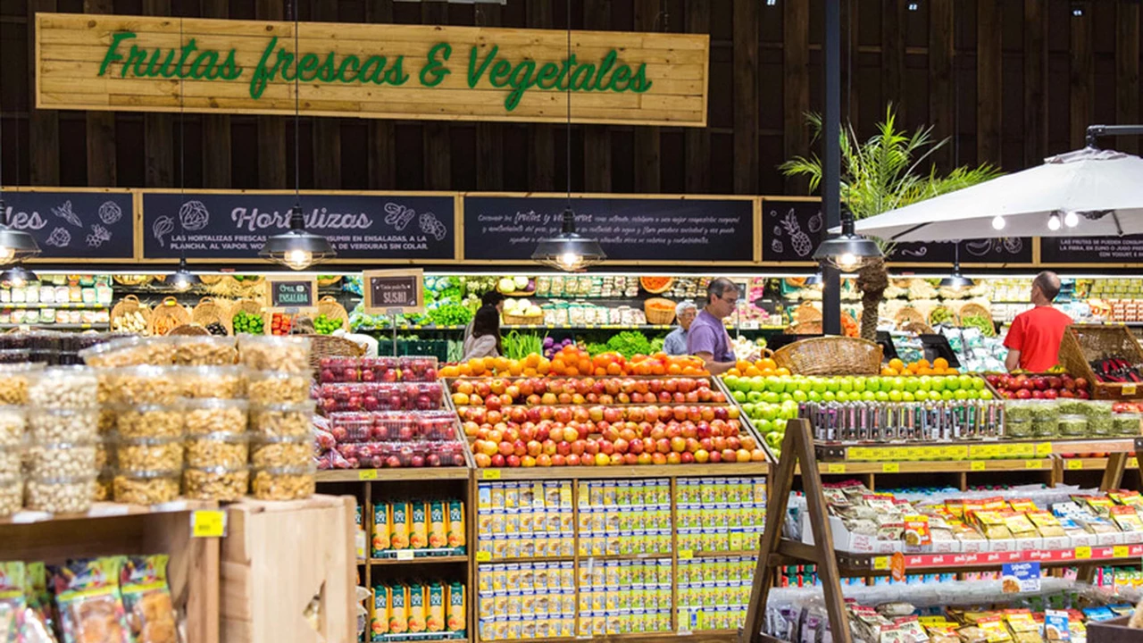 Fresh market, rebajas y distribución: las claves de Libertad para crecer en el peor año de los supermercados