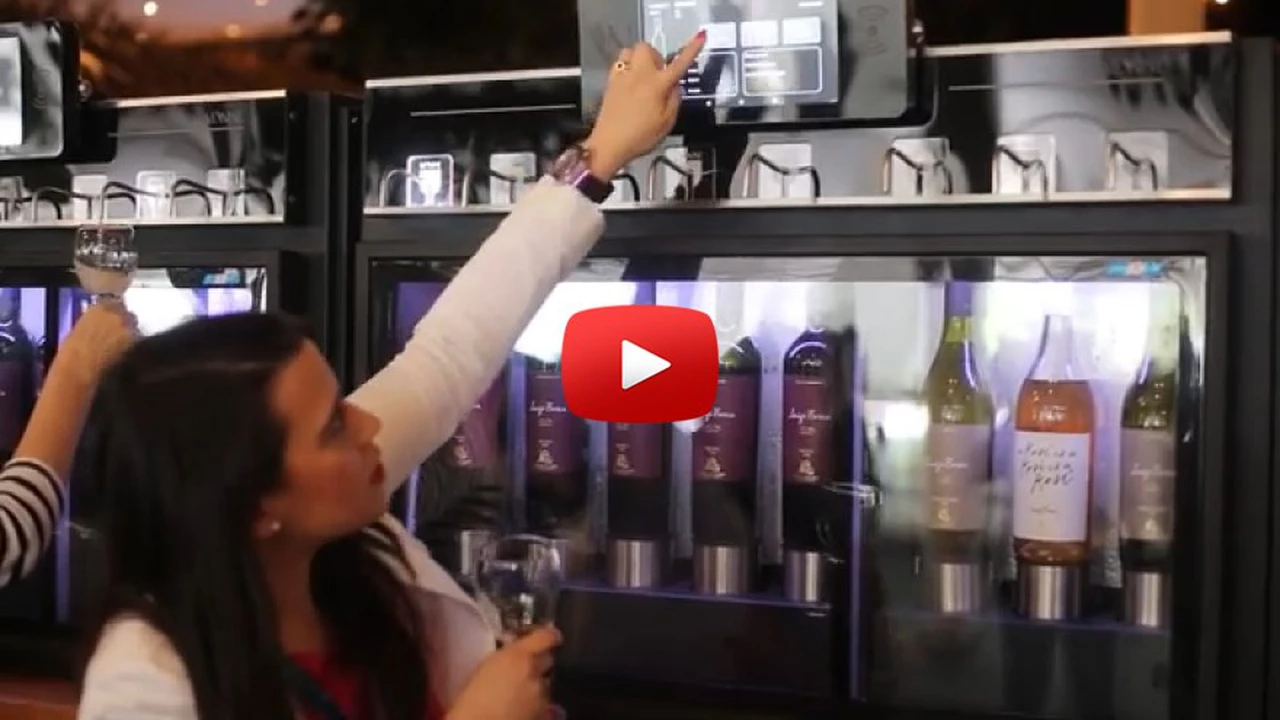 Video: la máquina expendedora de vino que se lució en el G20