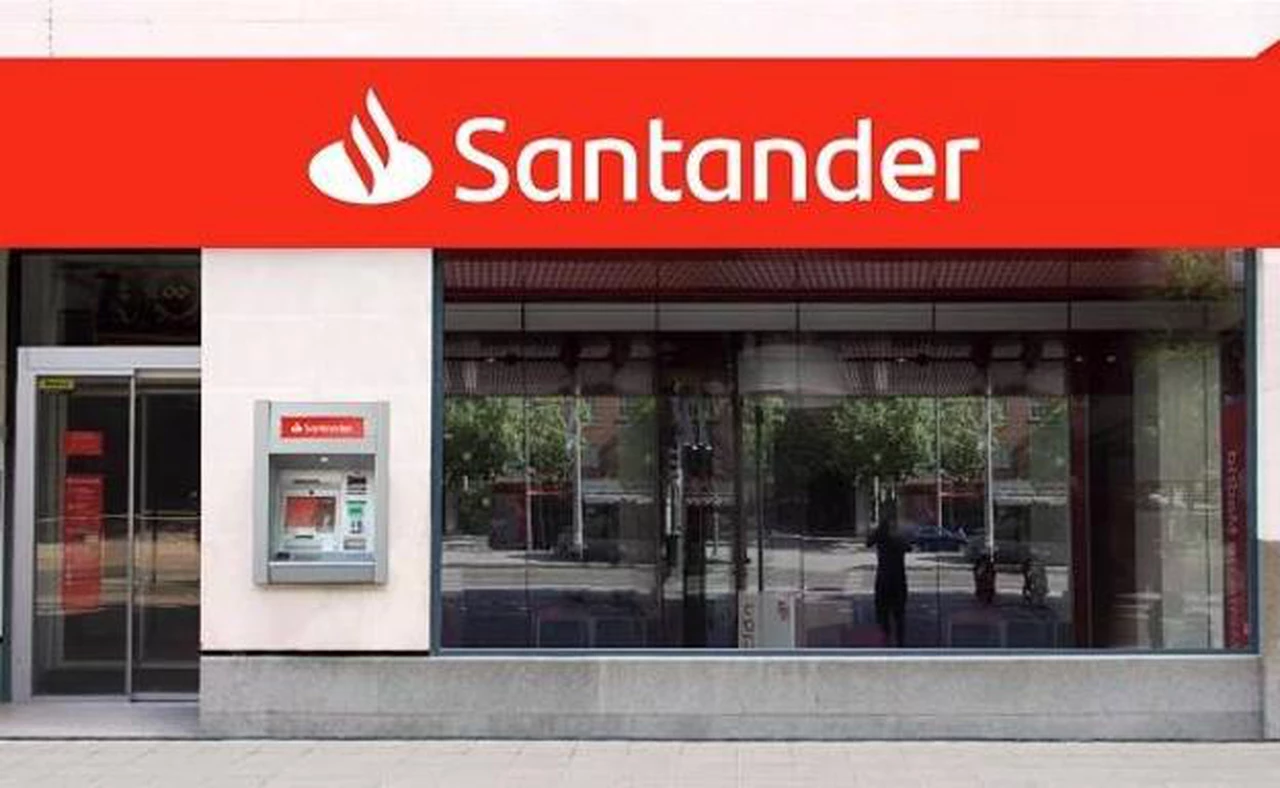 El Santander, multado en Reino Unido por gestionar mal las cuentas de 40.000 muertos