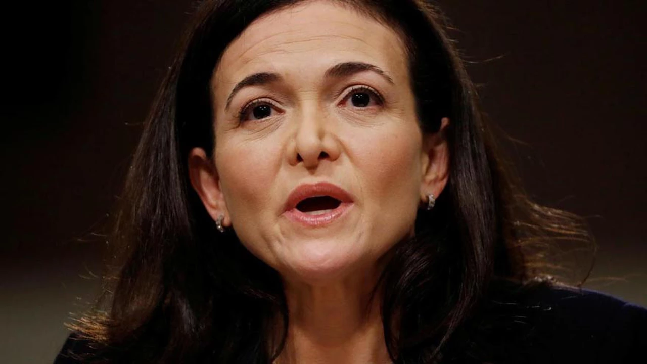 Renunció Sheryl Sandberg, número dos de Facebook y mano derecha de Zuckerberg: ¿qué hará ahora?