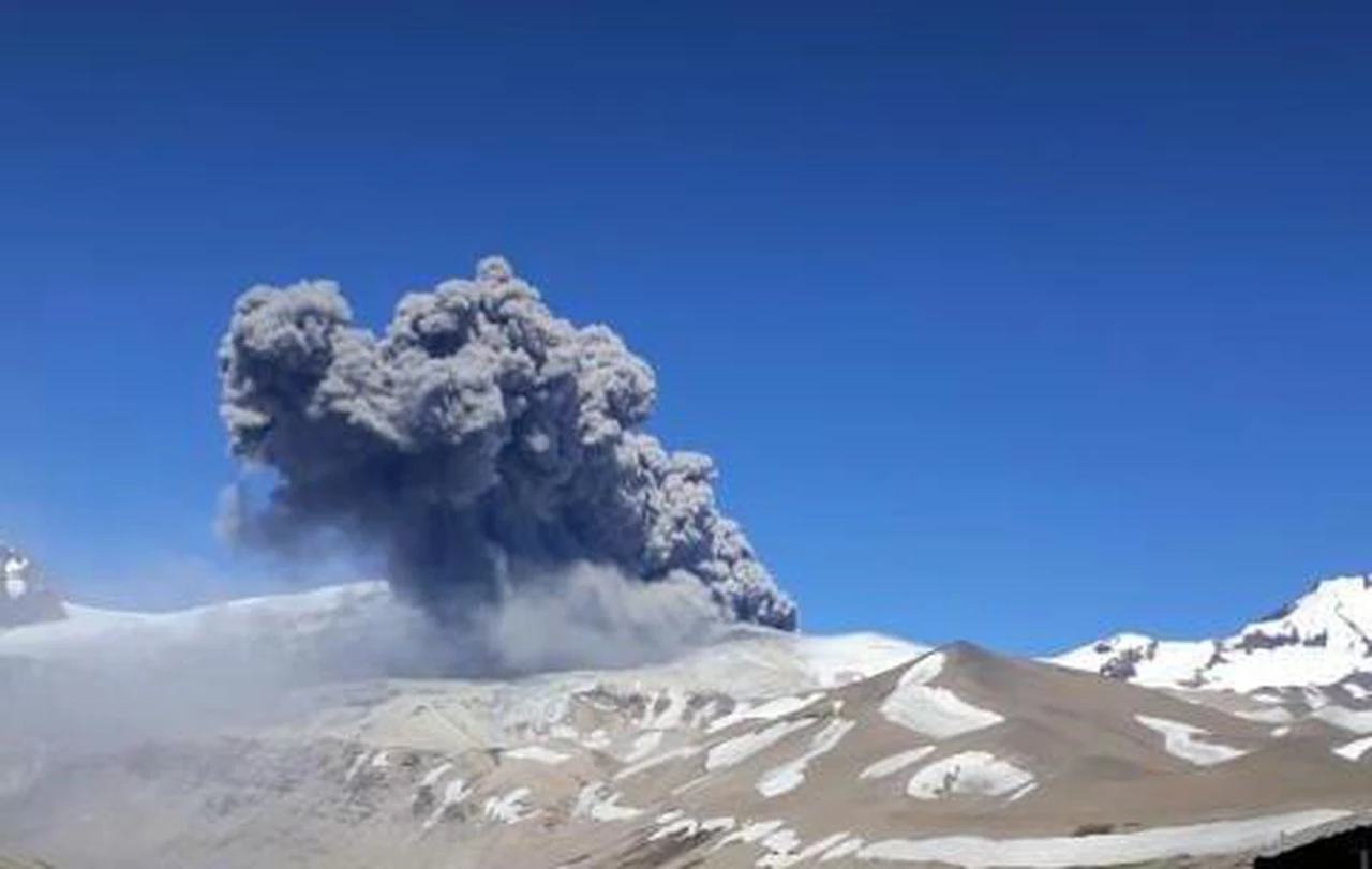 Crece la alerta en Mendoza por el volcán Peteroa