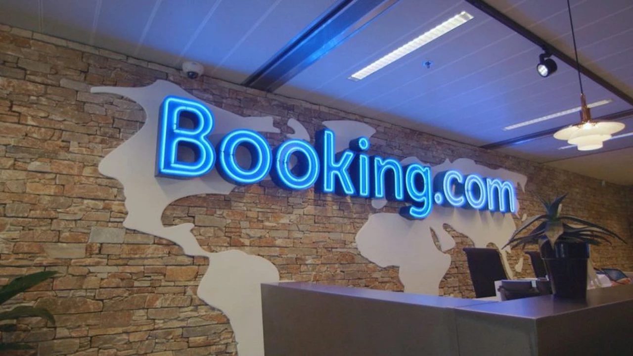 Polémica decisión: Booking.com despide a casi 3.000 trabajadores a través de un videomensaje