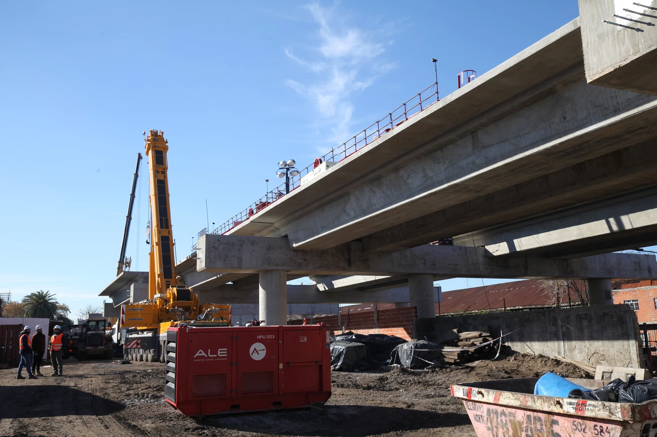 ¿Se "entibia" la construcción?: el despacho de cemento subió en febrero gracias a la obra pública