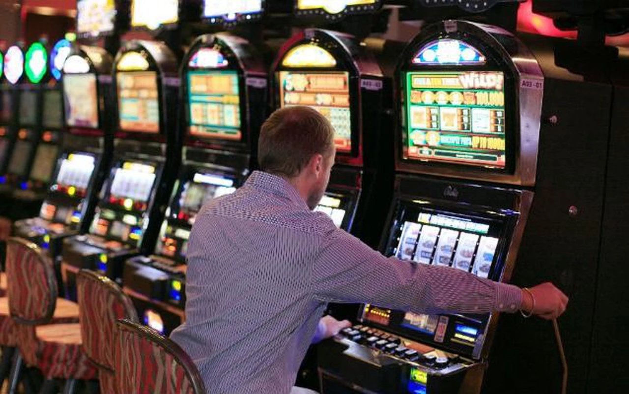 Tres grupos locales se disputan el control de los casinos bonaerenses, un negocio de $7.000 millones