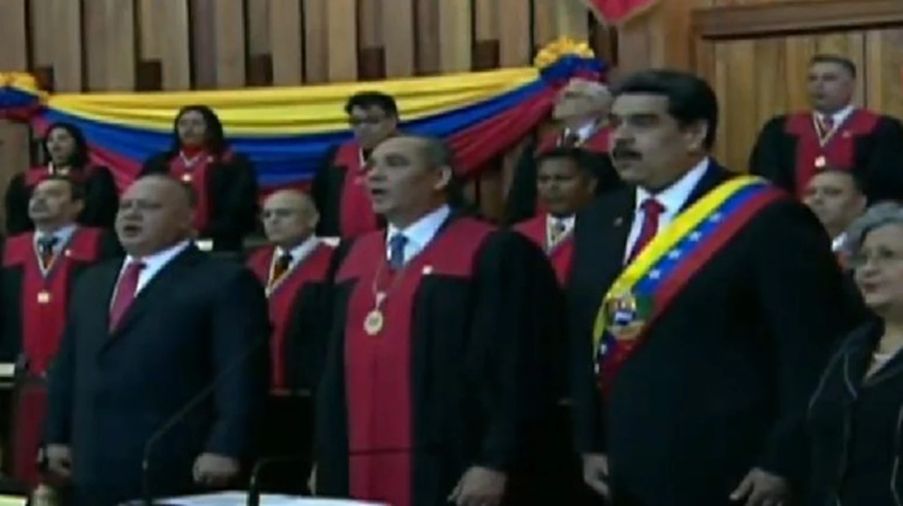 Aislado, Nicolás Maduro asumió su segundo mandato en una Venezuela colapsada