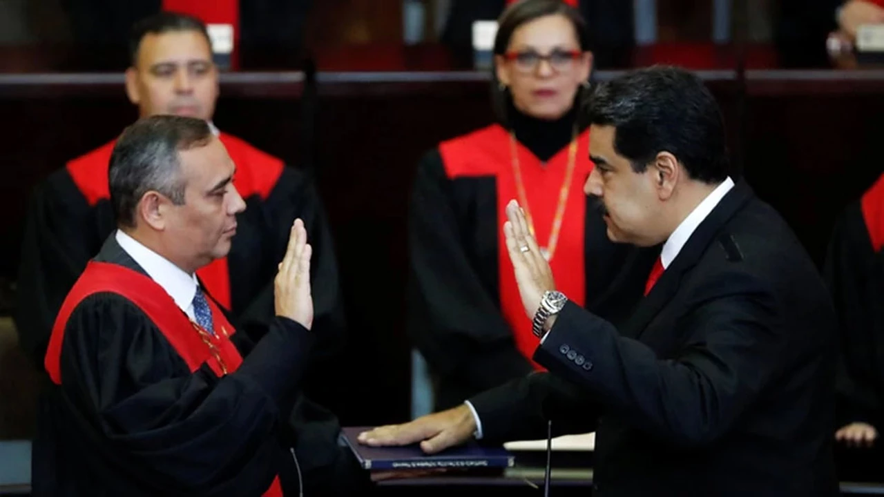 Nicolás Maduro juró ante un ex convicto sentenciado por dos asesinatos