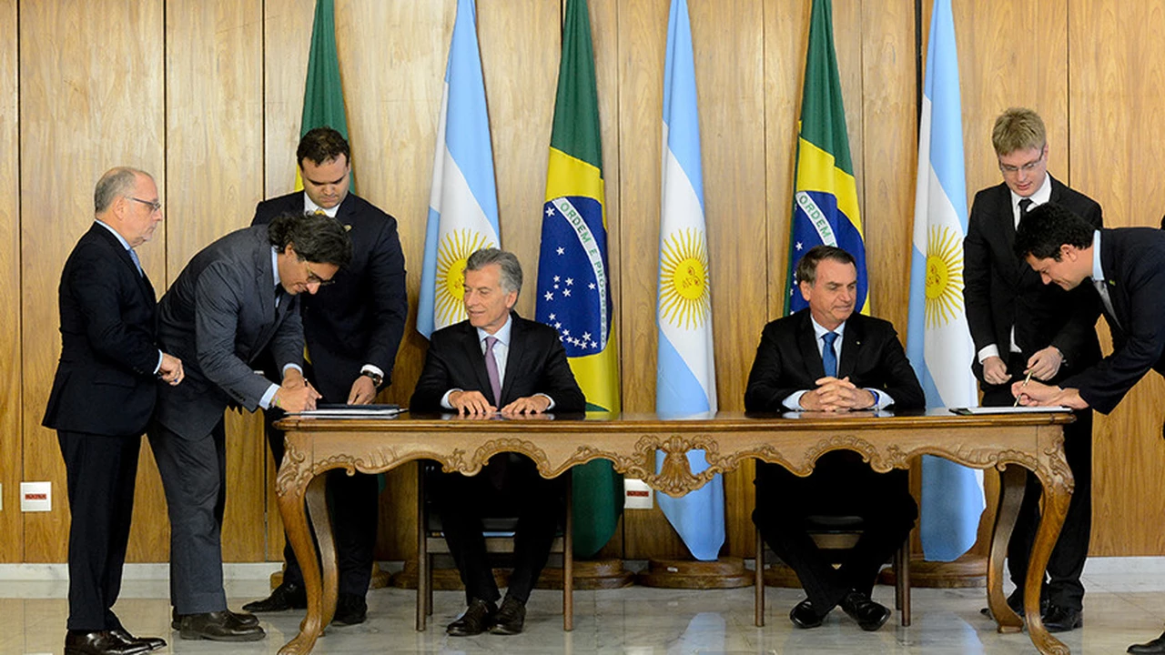 Encuentro clave: Macri y Bolsonaro acordaron modernizar el Mercosur y condenaron la "dictadura" de Maduro