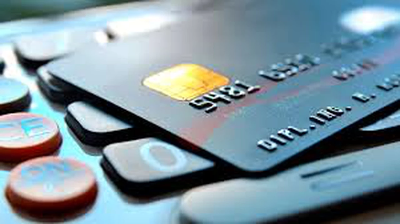 Financiarse con tarjeta de crédito puede costar hasta 200% anual