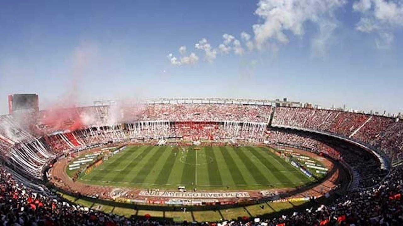 Vuelve el público al fútbol en octubre: habilitan aforo del 50%, ¿River - Boca se juega con público?