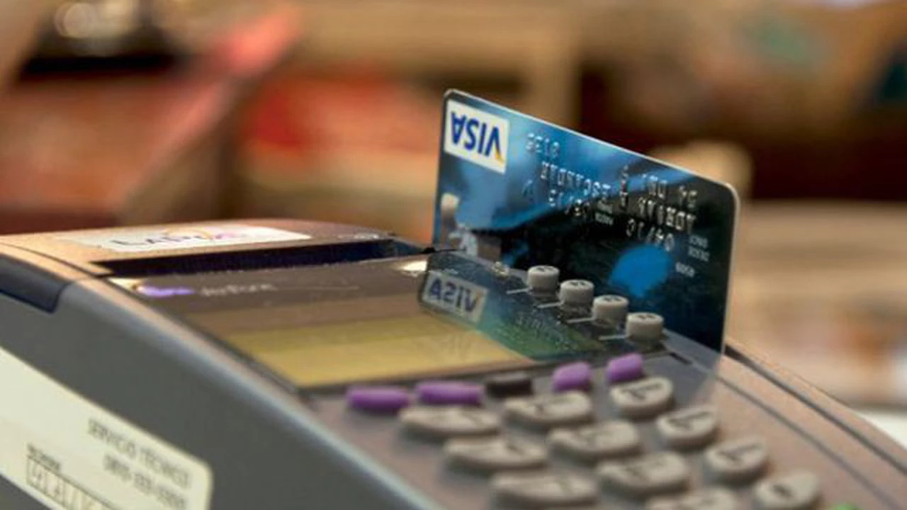 La mayor caída anual: la operatoria con tarjetas de crédito disminuye 3,5%