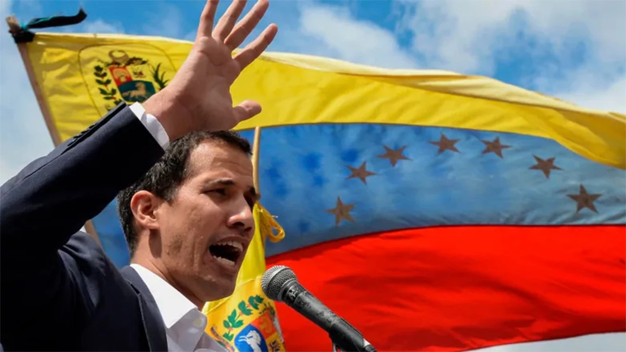 Juan Guaidó llegó a Venezuela: fue recibido por una multitud y por embajadores