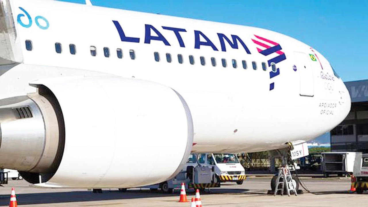 Por la baja de demanda en la Argentina, Latam anunció ajustes en su operación