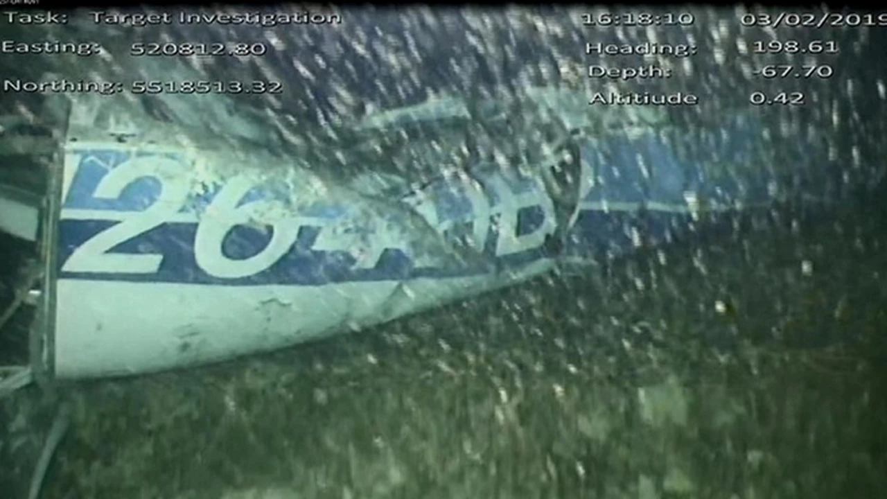 Hallaron un cuerpo entre los restos del avión en el que volaba Emiliano Sala