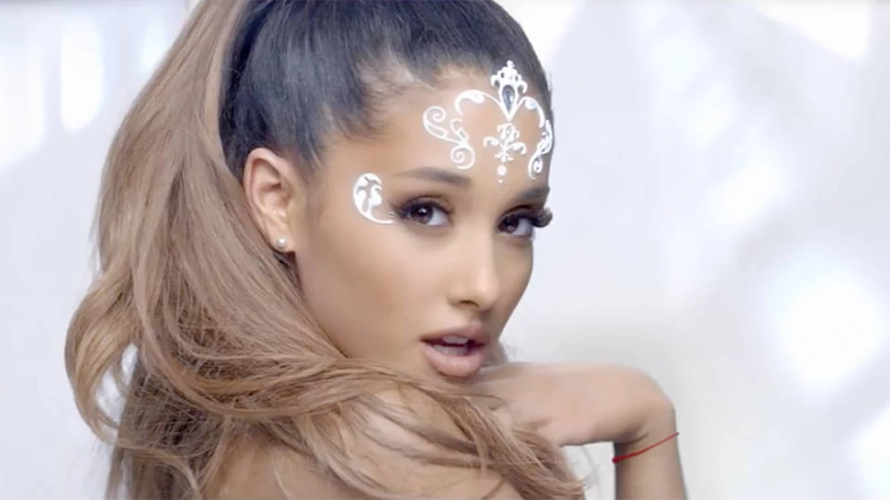 Video: Ariana Grande estrena 7 rings y las redes explotan
